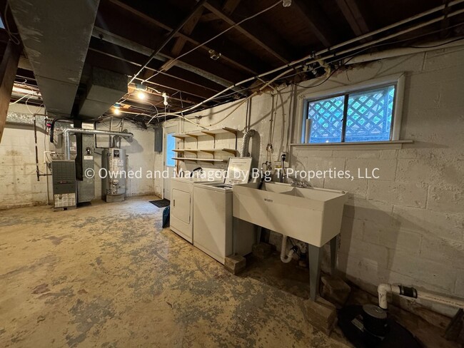 Building Photo - Cute Single Family in Established Claymont...