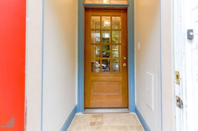 Building Photo - 337 14th St NE