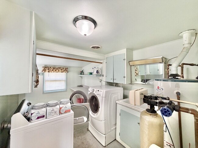 Building Photo - 2107 W Avalon Rd