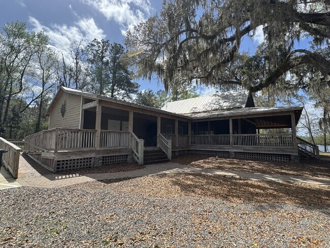 Building Photo - For Rent - Spring Move in Special ... 2nd Month's Rent FREE! (if sign a lease before the end of M...