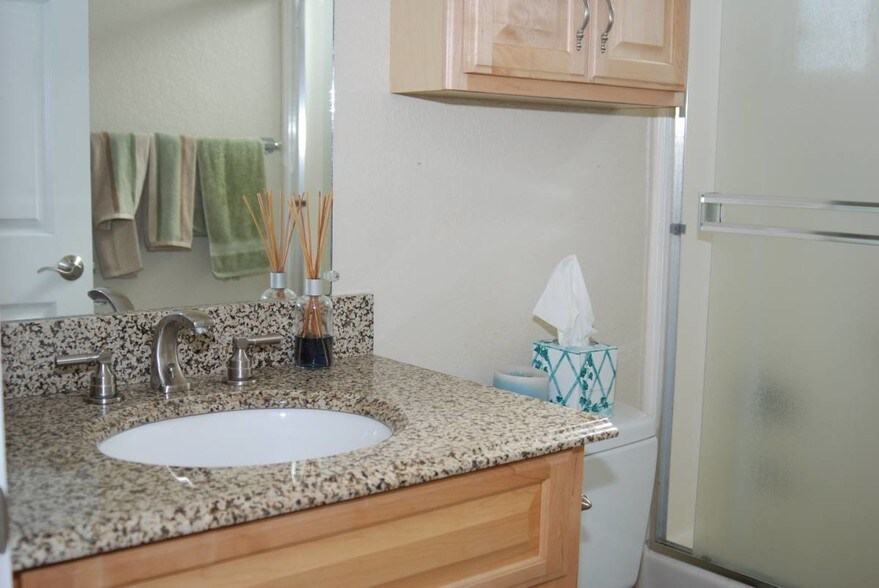 Bathroom. Marble countertop. Beautiful fixtures - 419 Sailfish Dr