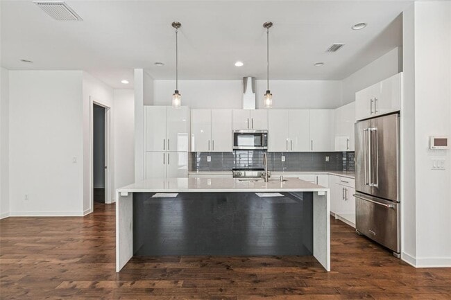 Building Photo - 6719 S Dauphin Ave