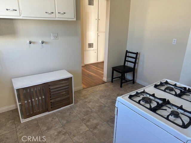 Building Photo - 3565 Gundry Ave