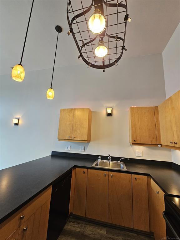 Building Photo - Downtown Mount Clemens Loft 2 Bedroom, 1 Bath Top Floor, Garage. Soaring 20-Foot Ceilings, Dramat...