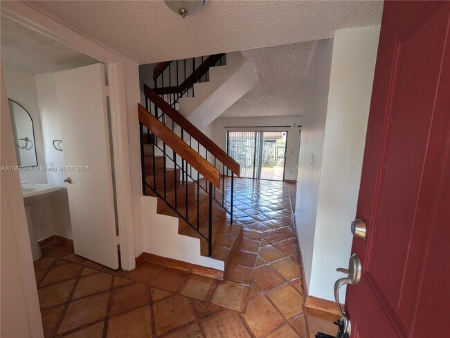Building Photo - 3811 SW 82nd Ave
