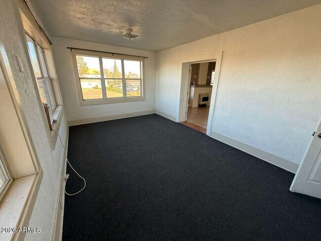 Building Photo - 1165 E 10th St