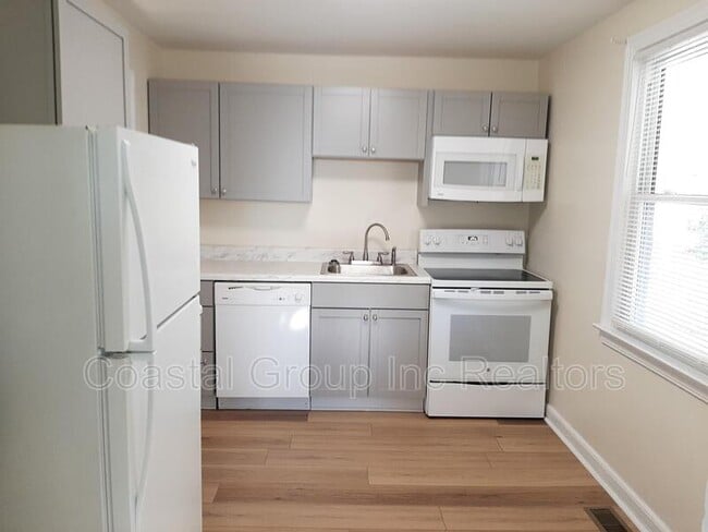 Building Photo - 437 Lenox Ave