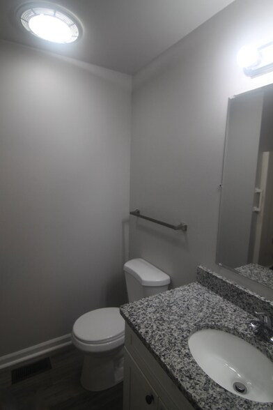 Building Photo - 256 Chestnut Ln