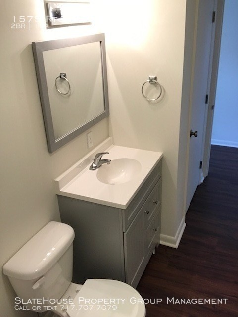 Building Photo - Large 2 Bedroom, 1 bathroom Unit