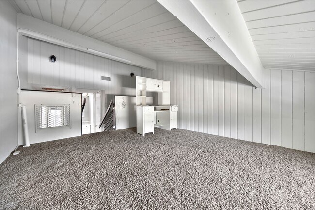 Building Photo - 28 Lakeway St