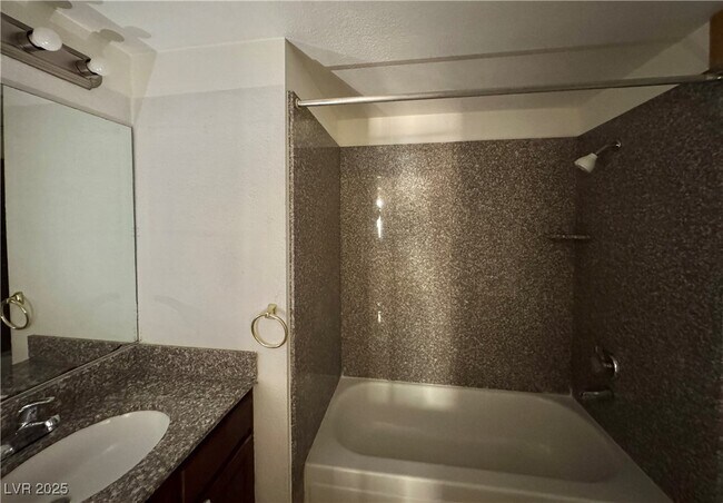 Building Photo - 5422 River Glen Dr