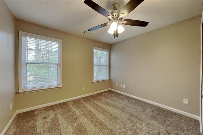 Building Photo - 5197 Running Doe Dr