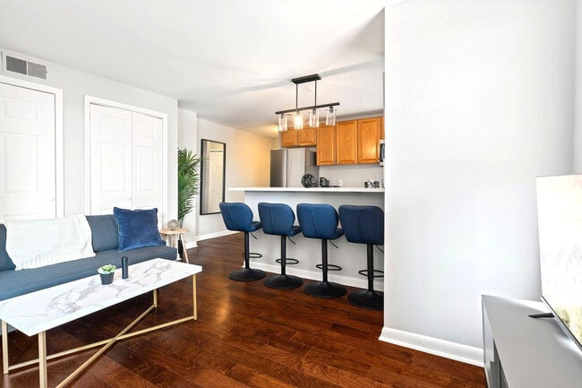 Building Photo - 128 Bainbridge St