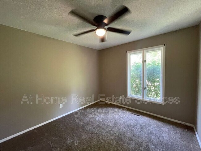 Building Photo - 1236 W Winkler St