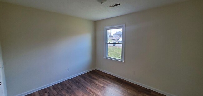 Building Photo - 1126 Easton Rd