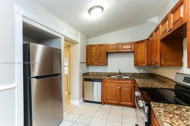 Building Photo - 1290 SW 28th Ave
