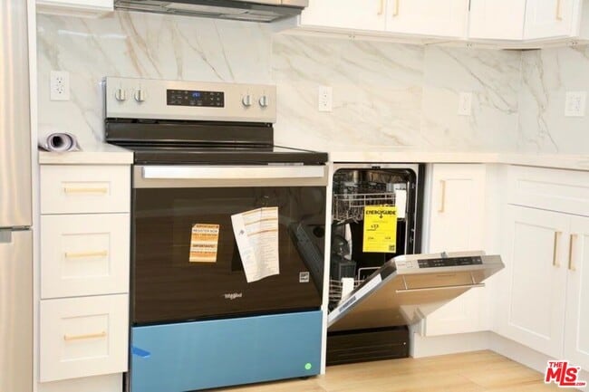 Building Photo - 8235 Alcove Ave