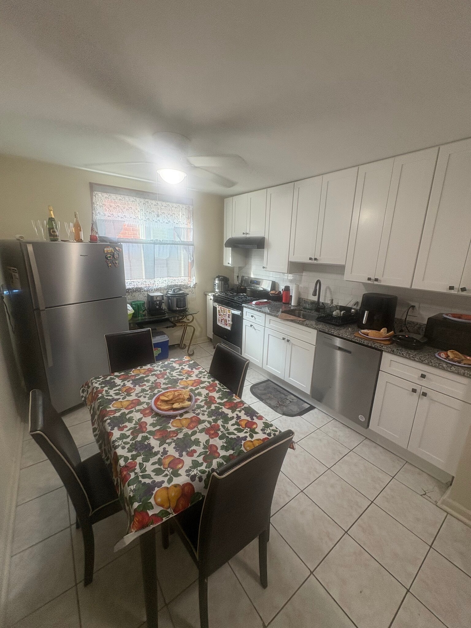 Updated kitchen - 5500 Park Ave