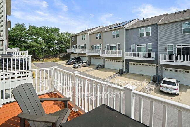 Building Photo - 2910 Pinebrook Rd