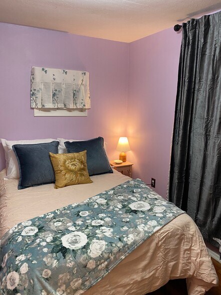 Guest Bedroom - 2661 Titus Avenue Ext