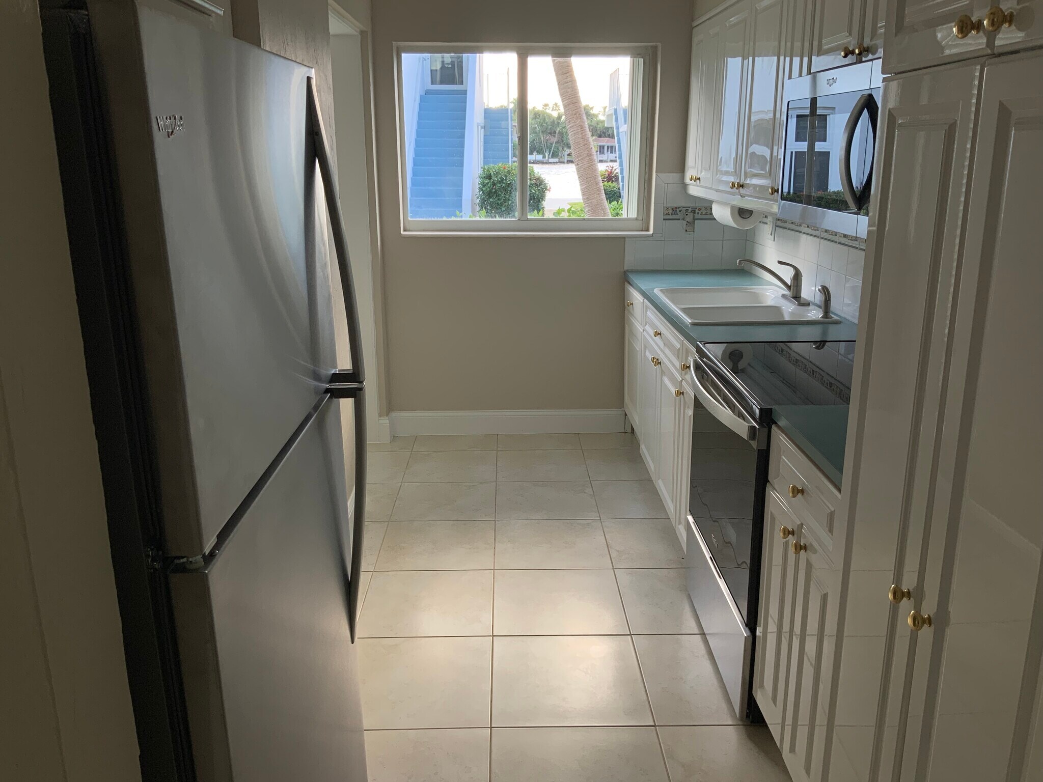 Building Photo - 425 Bayshore Dr