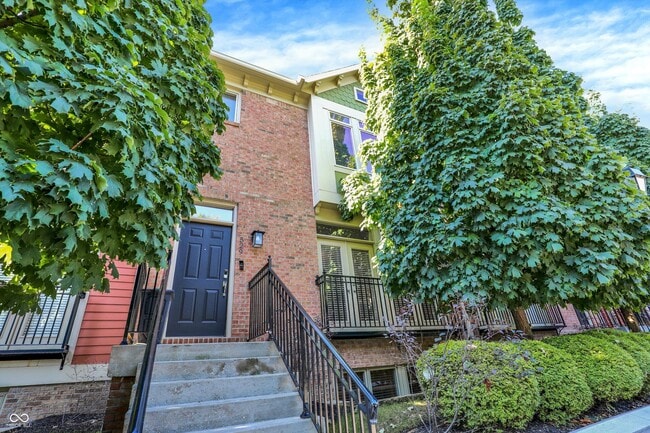 Primary Photo - 529 E New York St