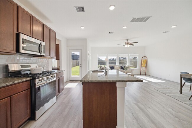 Building Photo - 7419 Casuna Ln