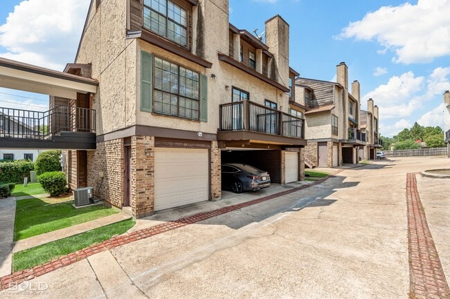 Building Photo - Townhome for rent!