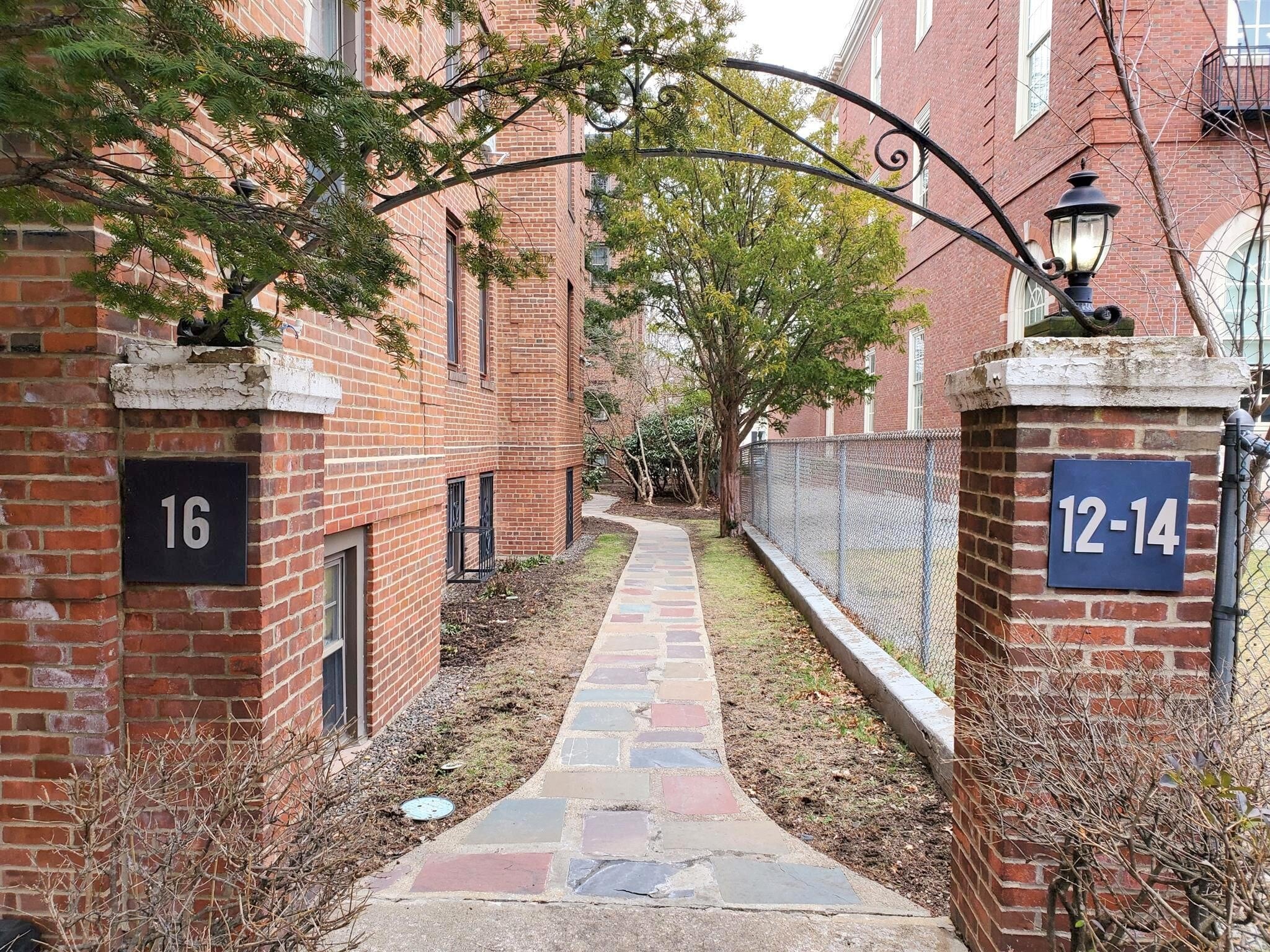 Building Photo - 16 Ware St