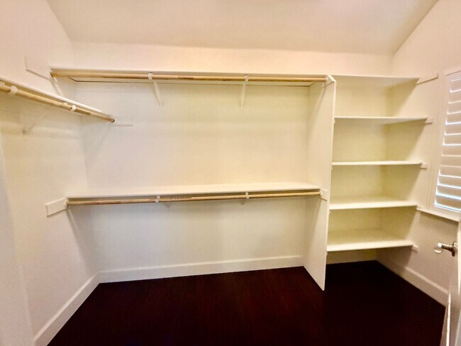 Building Photo - 3 bed plus den patio home