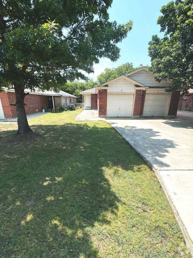 Building Photo - 11727 Capotillo St