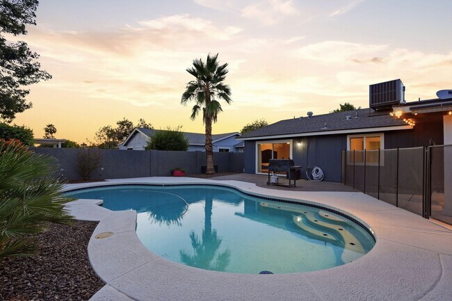 Building Photo - 4 Bed Home in Scottsdale Quarter!!