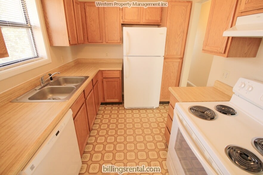 Kitchen - 2320 Alderson Ave