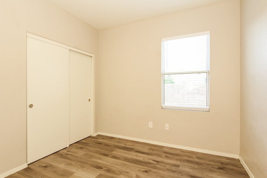 Building Photo - 7253 W Gardenia Ave