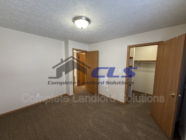 Building Photo - 1724 E Morgan Dr