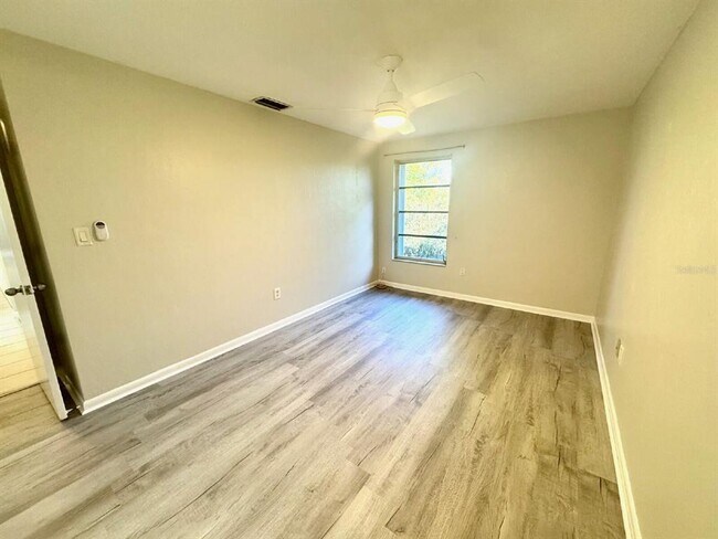 Building Photo - 2417 Magdalina Dr