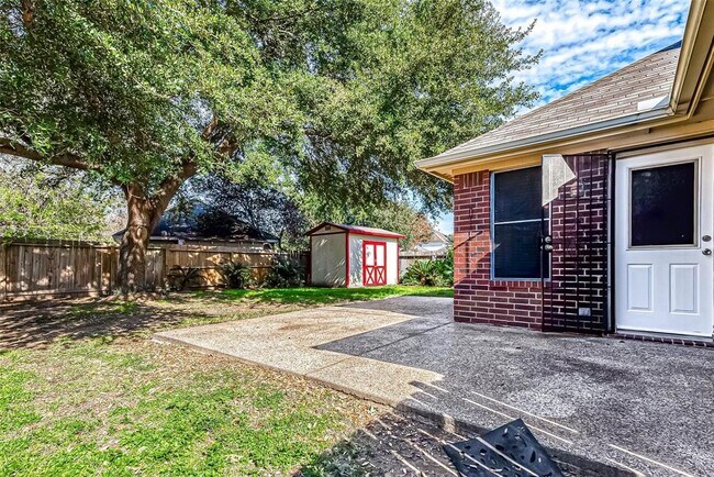 Building Photo - 6419 New World Dr
