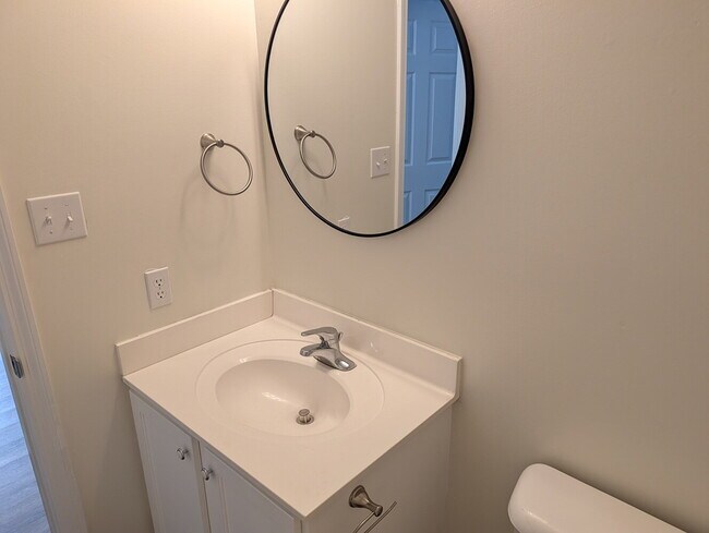 Building Photo - Nice 2 Bedroom Townhouse - 1154 Pueble Drive