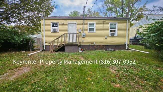 Building Photo - 2 Bed 1 Bath rare to rent!