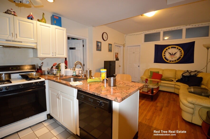 Building Photo - 324 Saint Paul St