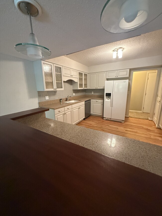 Building Photo - 504 Main St