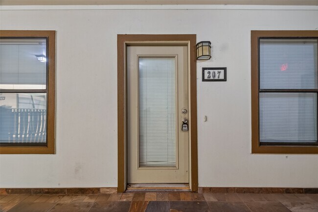 Building Photo - 1342 Rutland St