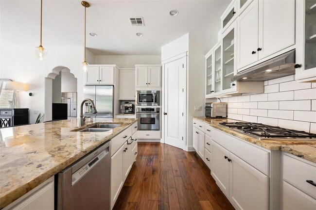 Building Photo - 64 Tiburon Dr