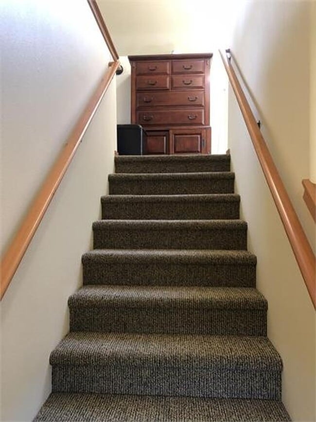 Building Photo - ***PENDING APPLICATION***Location! Location! Your fully furnished Cairn Cottage is located in Cou...