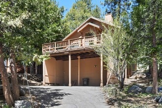 Building Photo - Cozy Armstrong Tract Long Term Furnished L...
