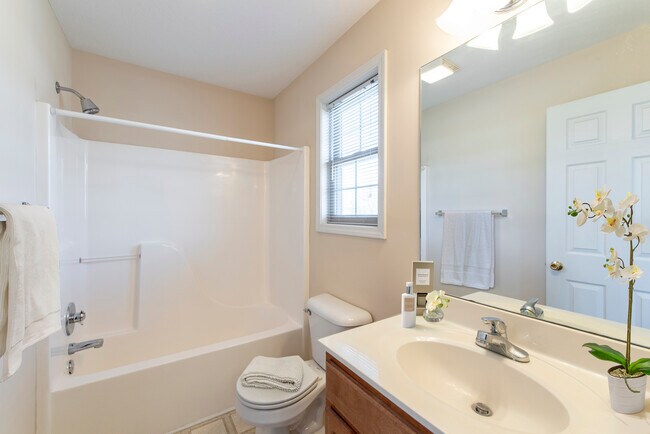 Building Photo - 101 Somerset Ct