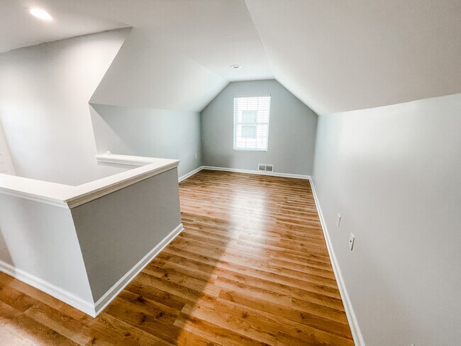 Building Photo - 426 Hillcrest Ave