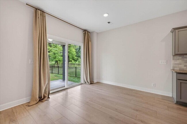 Building Photo - 4 Bedroom Pet Friendly Home For Rent with Club House, Comm. Pool, & Comm Gym Access!