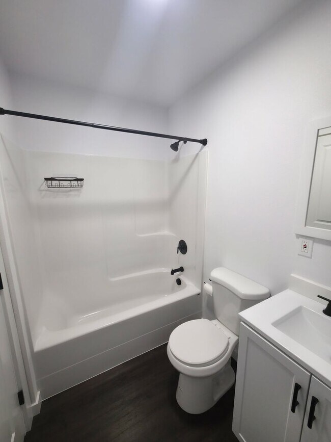 Building Photo - E. 38th Avenue Duplex&#39;s