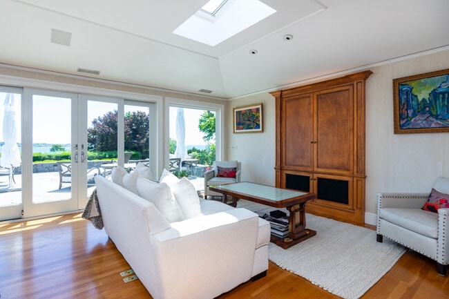 Building Photo - 3 Barclay Sq